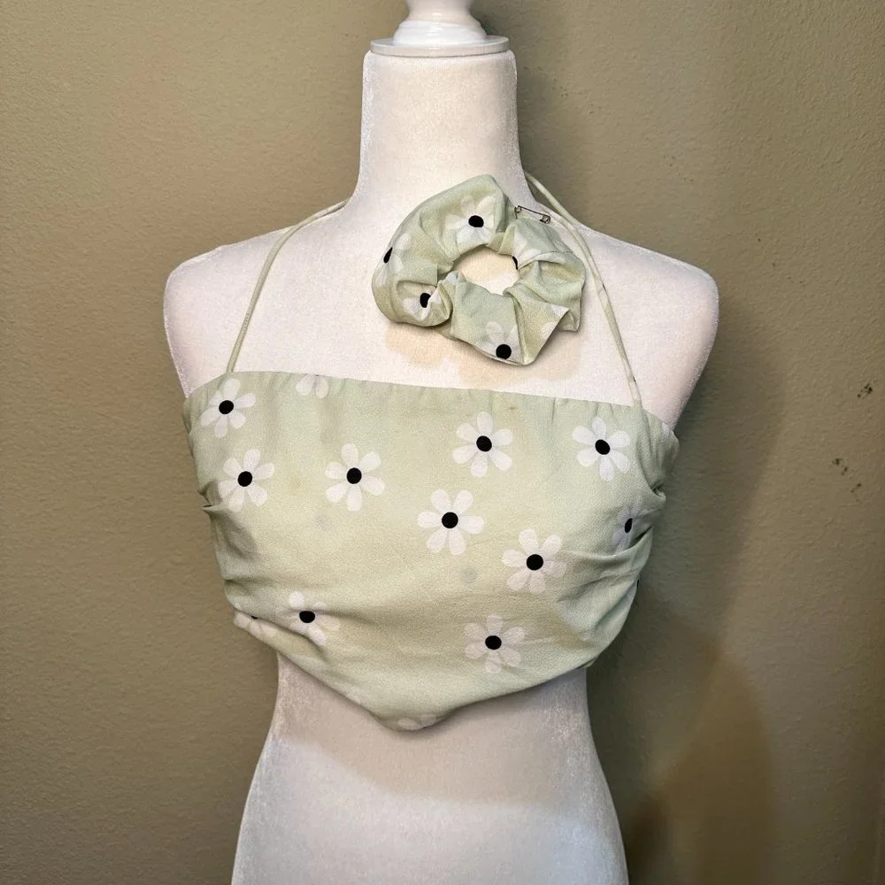 Set of 2 PRINCESS POLLY Adjustable Crop Tops with Bonus Scrunchie! - 4 - Picture 7 of 15
